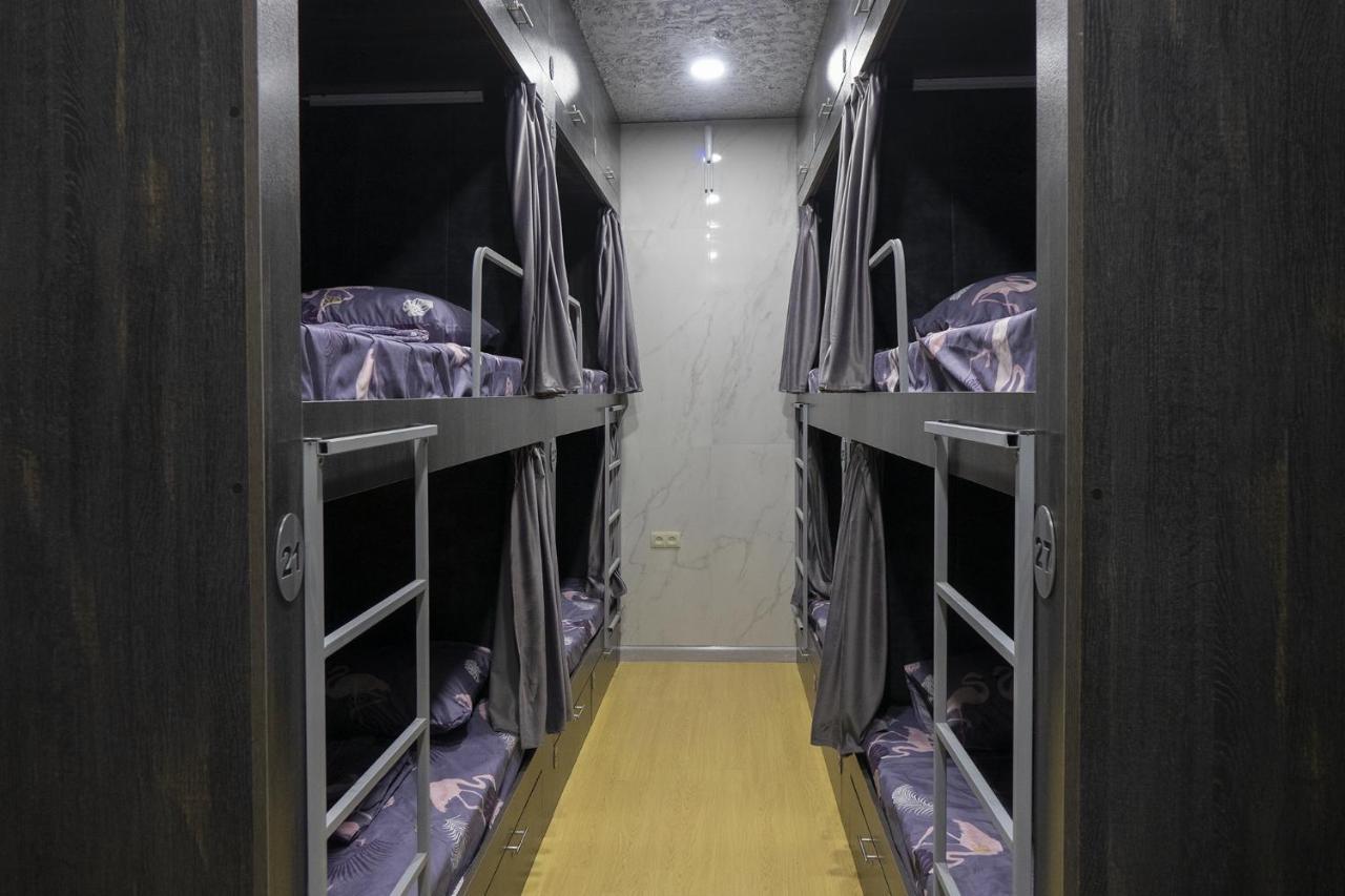 Midcity Hostel Єреван Екстер'єр фото