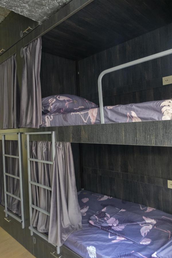 Midcity Hostel Єреван Екстер'єр фото