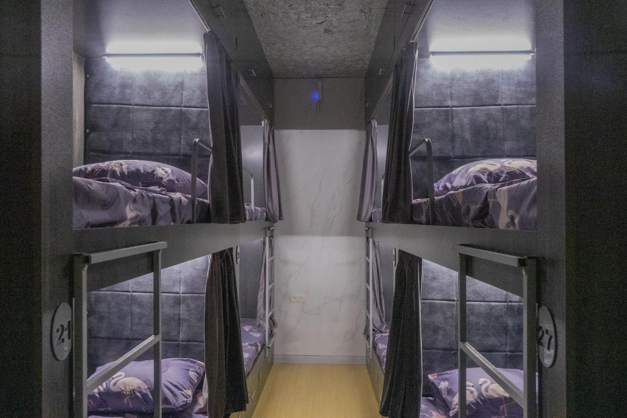 Midcity Hostel Єреван Екстер'єр фото
